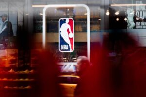 Lakers, Bucks et Clippers, favoris dans une finale de saison NBA sans précédent
