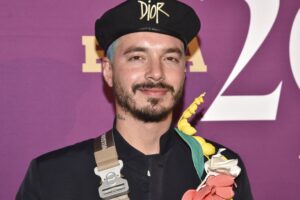J Balvin dit qu'il se remet d'un coronavirus