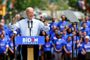Biden marque 17 points de Trump à Miami