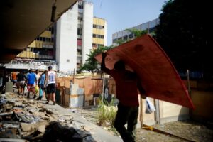 Bruno Covas PPP menace d'expulser dans la rue 6000 familles de São Paulo