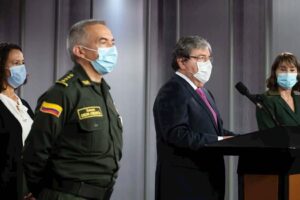 Carlos Holmes Trujillo demande le respect des militaires, car ils ne sont pas des "criminels"