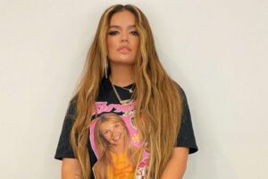 La chanson luxueuse dans laquelle Karol G passe l'isolement avec son petit ami