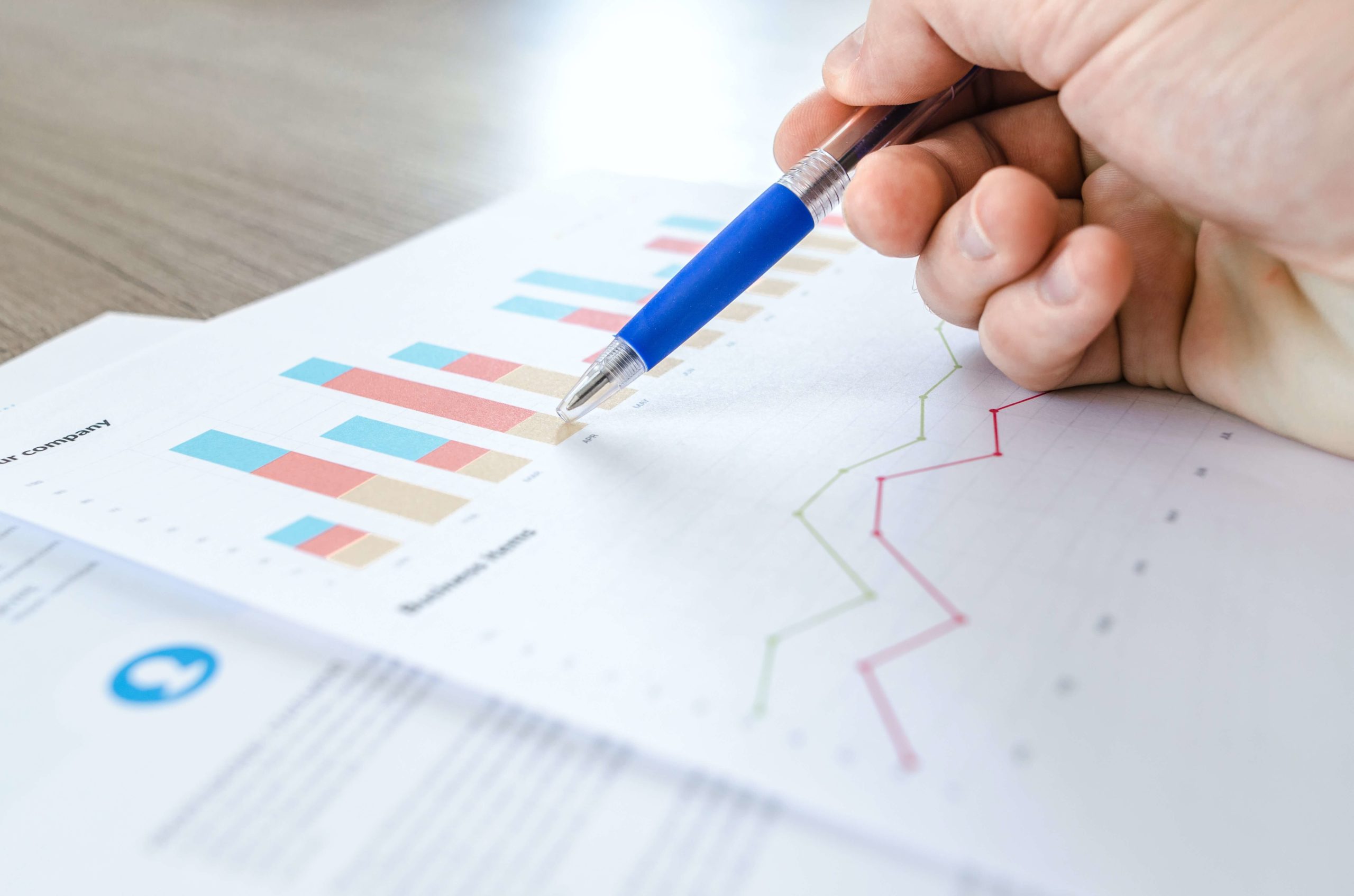 Feuille de papier avec des graphiques. Contenu sur Datafolha.