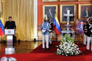 Maduro propose un projet de reconnaissance historique de la vie de JVR