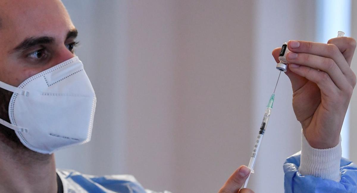 Malgré un vaccin, le Royaume-Uni continue d'enregistrer des chiffres alarmants. Photo: EFE Malgré un vaccin, le Royaume-Uni continue d'enregistrer des chiffres alarmants. Photo: EFE