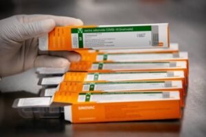 «Le meilleur vaccin est celui qui est disponible le plus rapidement et qui peut vacciner plus de personnes» – Jornal da USP #jornaldausp