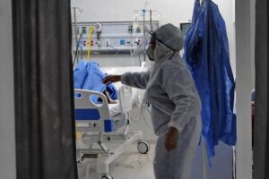2020 se clôt avec 1,8 million de décès et 82,7 millions de cas