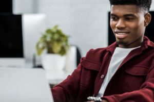 Appel ouvert à des bourses d&rsquo;anglais pour les jeunes afro et autochtones à Medellín