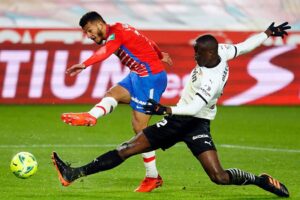 Avec le Colombien Luis Suárez comme partant, Grenade a battu Valence et a du mal à accéder aux positions de la compétition européenne