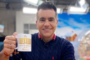 Carlos Calero célèbre le retour de ses parents à la maison après avoir vaincu Covid-19