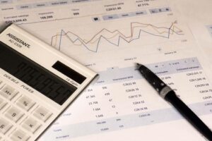 Comment calculer l&rsquo;indemnité de départ pour 2020 et les intérêts sur celles-ci?