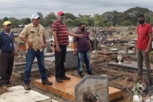 Début du plan de nettoyage et de récupération au cimetière de Barinas