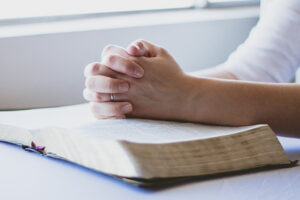 En modérant la consommation d&rsquo;alcool, la religiosité est associée à des niveaux de violence plus faibles – Jornal da USP #jornaldausp