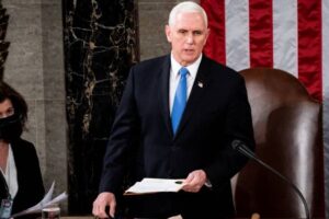 Mike Pence a refusé d&rsquo;invoquer le 25e amendement pour destituer Trump