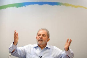 «  Rien de tel que le temps de juger le gouvernement  », dit Lula à propos de Manaus