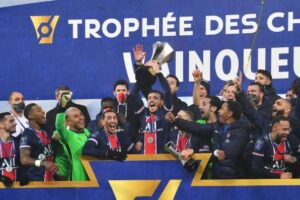 Un bon début!  Pochettino a remporté son premier titre avec le Paris Saint Germain