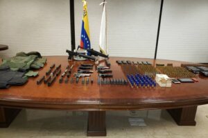 Arsenal caché dans l&rsquo;appartement Playa Grande est recherché
