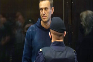 La Russie condamne Navalny à près de trois ans critiqué par l&rsquo;Occident