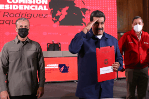 Le président Maduro a signé une convention collective pour les travailleurs de PDVSA