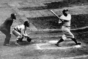 Sur le ballon |  À cause de ses coups de circuit, ils croyaient que Babe Ruth était une « bizarre »