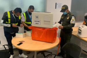 Vaccins contrebande contre le COVID-19 saisis à Bogotá