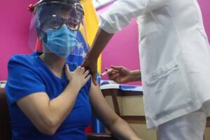 Ils placent la deuxième dose de Spoutnik-V aux médecins de Domingo Luciani (+ Vidéo)