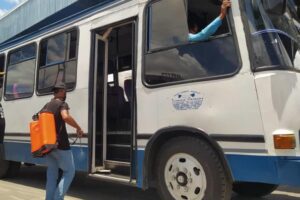 Les unités de transport sont désinfectées quotidiennement à Maracay