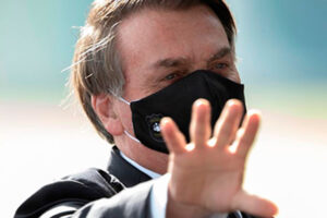Bolsonaro réagit à son scepticisme et annonce un vaccin brésilien