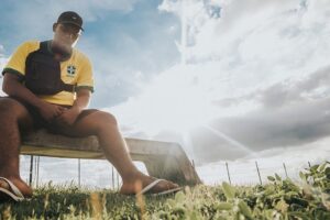 Dans &lsquo;Esculpido a Machado&rsquo;, le rappeur Leall tient à affronter la vie