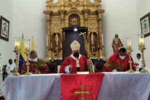 Falcón a commencé la Semaine Sainte avec la bénédiction à distance des palmiers