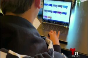 Ils étudient pour terminer l&rsquo;année scolaire à distance et les changements de calendrier