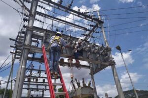 Ils ont effectué la maintenance des circuits électriques dans les Valles del Tuy