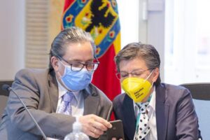 Ils ouvrent une enquête contre Claudia López pour triller sur Álvaro Uribe Vélez
