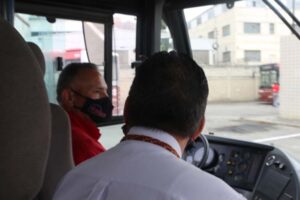 Ils publient des règlements pour les écoles de transport