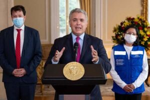 Iván Duque a fait l&rsquo;éloge de Covax après les 117000 premiers vaccins contre COVID-19 délivrés par cette alliance