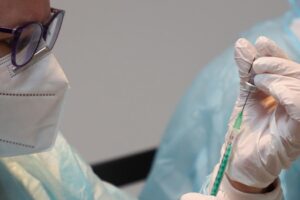 La surintendance de la santé rapporte 395 «souches» présumées dans la vaccination contre le COVID-19 à Bogotá