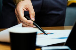 Qui sont les complices de la destruction des droits des adhérents aux caisses de retraite