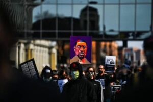 lance le procès de la police accusée de sa mort