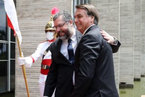 tout le monde se méfie de lui, dit Celso Amorim
