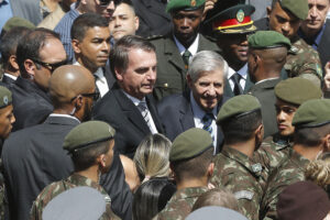«  Bolsonaro a bluffé avec l&rsquo;armée et a pris une contre-attaque  », déclare un politologue