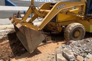 Ils construisent un monument du bicentenaire à La Bolívar
