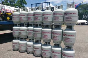 Ils distribuent des bouteilles de gaz domestique dans les municipalités de Zulia