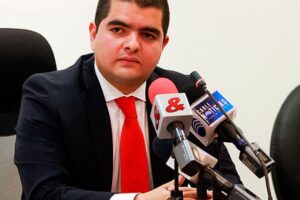 La Cour suprême de justice enquêtera sur le sénateur Julián Bedoya pour mensonge présumé dans un document