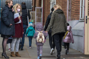La France retourne à l&rsquo;école avec foi en la vaccination