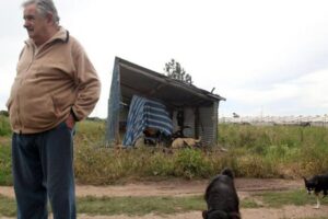 L&rsquo;ancien président de l&rsquo;Uruguay, José Mujica, sera opéré d&rsquo;une arête de poisson dans son œsophage