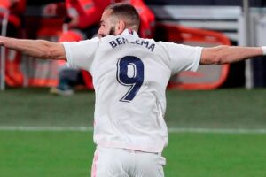 Le Real Madrid bat Cadix et Karim Benzema égale le record historique de Raúl