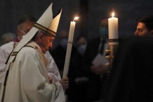 Le pape exhorte l&rsquo;espoir au milieu de «l&rsquo;obscurité» de la pandémie
