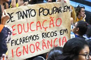 L&rsquo;éducation est le domaine le plus durement touché par les coupes budgétaires de Bolsonaro