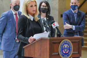 Paris Hilton revient dans l&rsquo;Utah pour signer la loi sur les abus