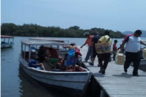 Peu de baigneurs sur les plages d&rsquo;Anzoátegui le week-end flexible